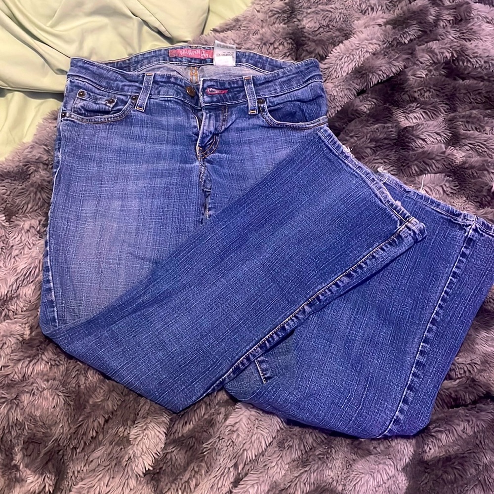 Small low rise Levi’s jeans, boot cut,